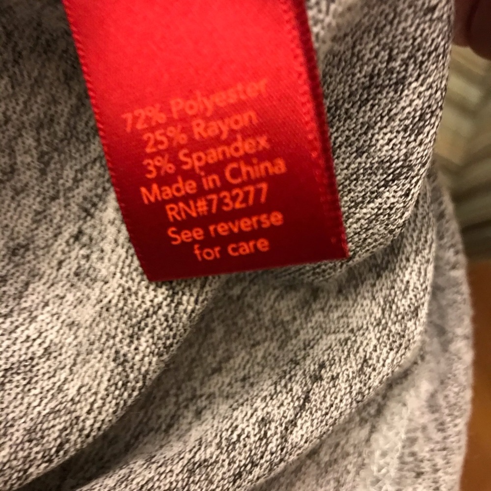 Jennifer Lopez V neck knit top Sz. S NWOT - Picture 5 of 6